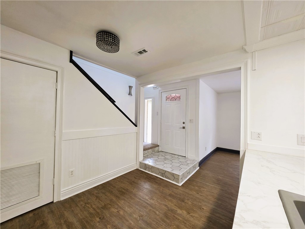 Townhouse Tct 3 A/K/A Drake - Residential Lease