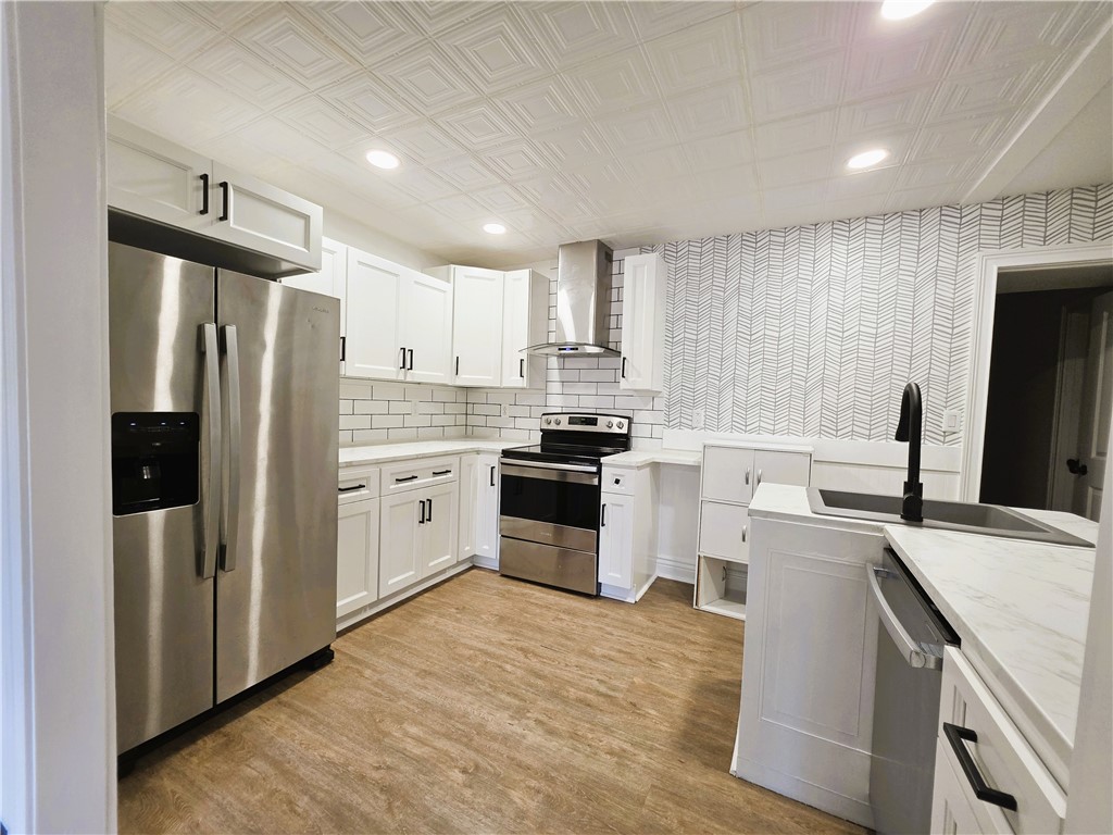 Townhouse Tct 3 A/K/A Drake - Residential Lease