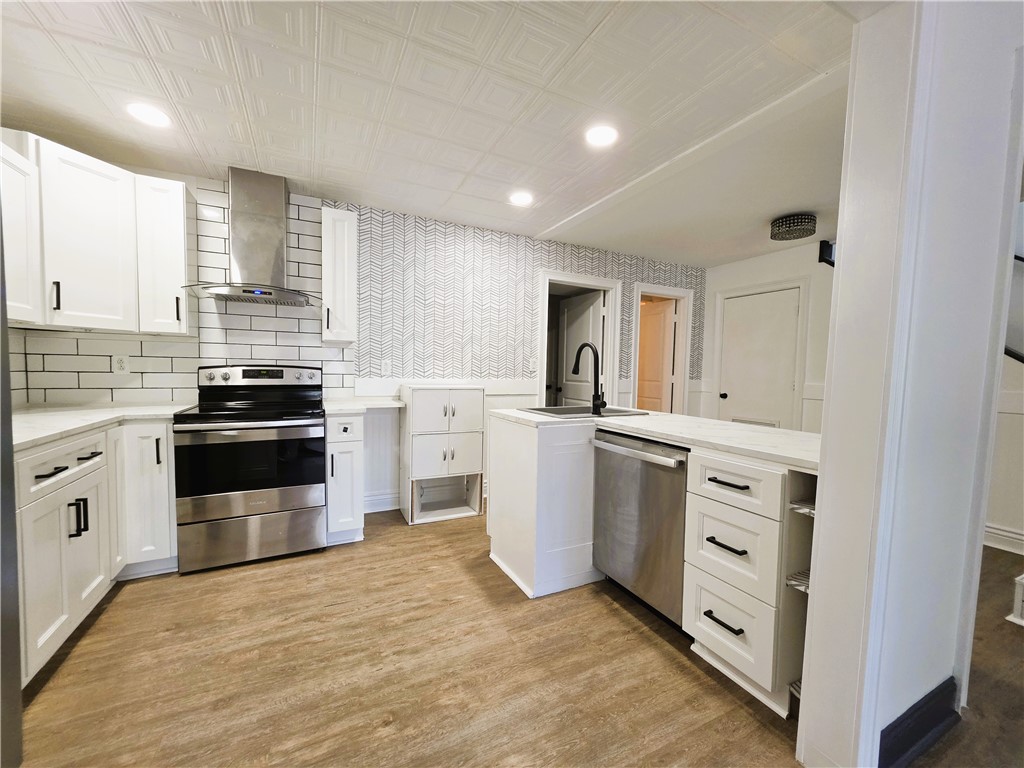 Townhouse Tct 3 A/K/A Drake - Residential Lease