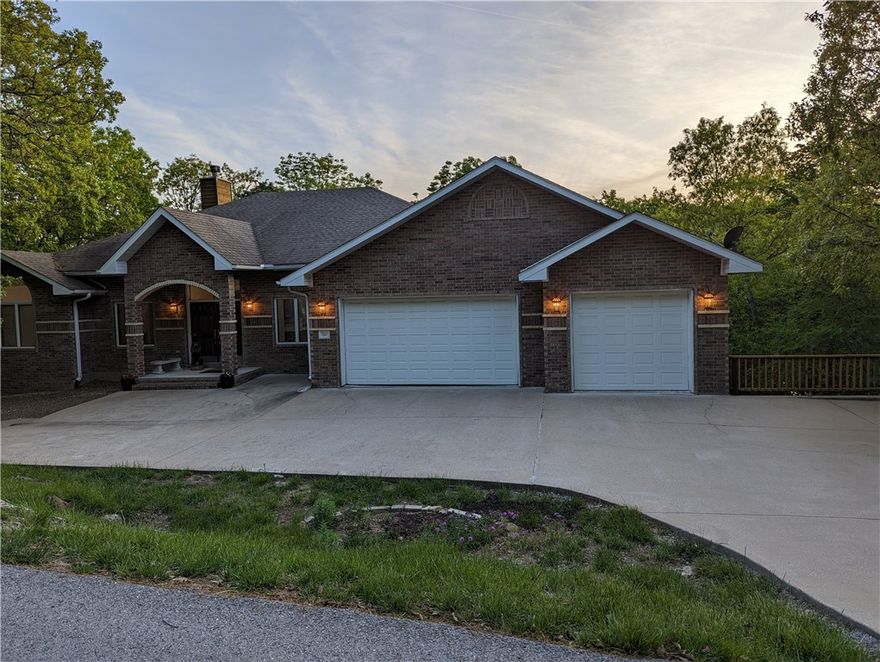 This Lakefront contemporary all brick home offers a 3-car garage, 4,252 square feet, 6 BR, 4.5 BA, and is designed for easy living & entertaining. This superbly built & well maintained property is just a short walk down the stone-paved pathway to the semi-private boat dock. The house is constructed over 2 levels with 2 large living areas, and has a dedicated dining space. There are 3 bedrooms on each of the 2 different levels. The master suite has 2 walk-in closets, over-sized Jacuzzi tub & stand-alone shower, and 2 vanities. The spacious lower level is complimented by wet bar, and a large room spacious enough for ping pong or pool.  2 central A/C & 2central HTG units, 2 hot wtr. heaters. 
Lost Bridge Community amenities: pool, tennis court, clubhouse & playground area, air strip, paved roads, water treatment and sewage treatment plants.