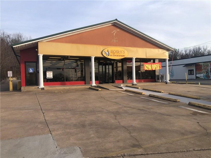 Leased investment property at fantastic location, corner of N College Ave and Sunbridge. 52-solar panel average 40% reduction in electricity. All units currently full. Front retail space leased at $3000/mo.
This property generates over $87,000 in annual income.