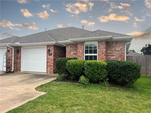 Photo of 912 Oakwood Lane, Centerton, AR 72719 (MLS # 1331049)