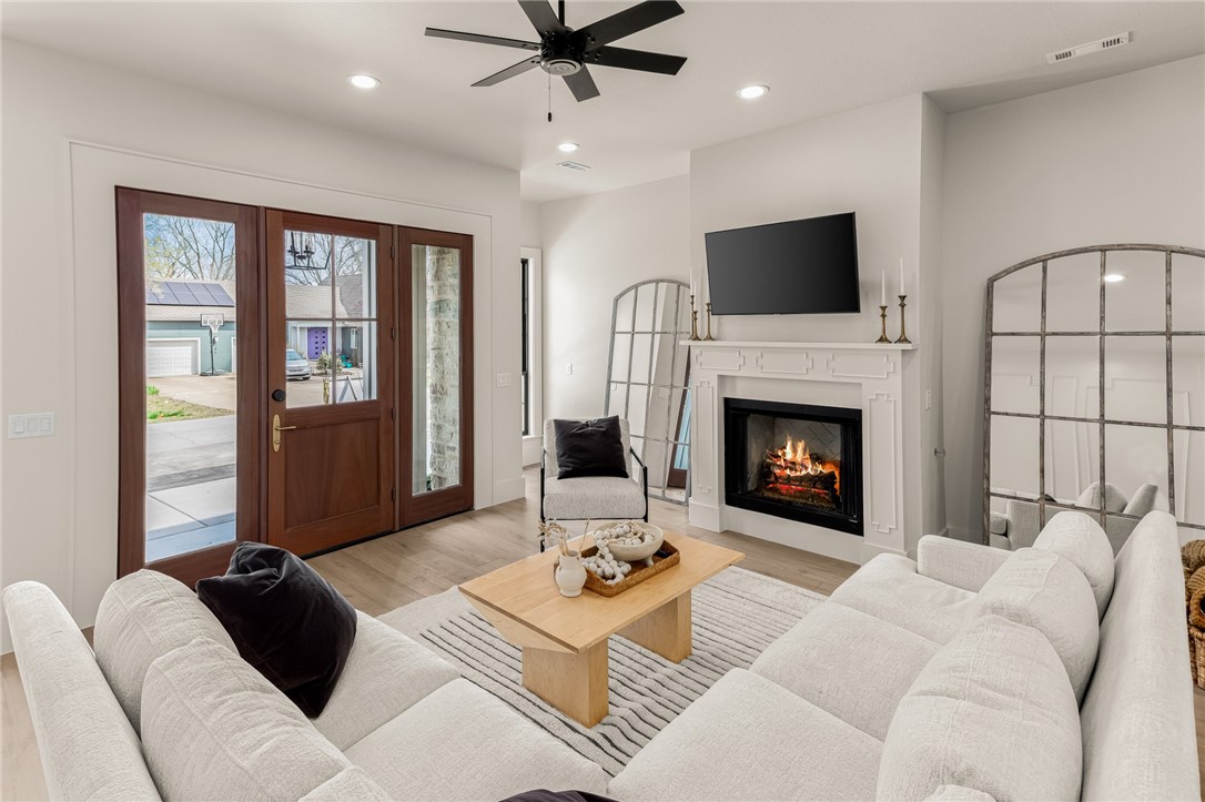 RAILROAD ADD-BENTONVILLE - Residential