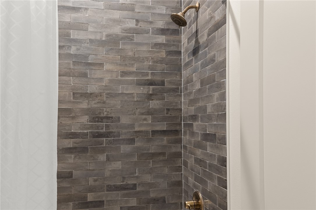 RAILROAD ADD-BENTONVILLE - Residential