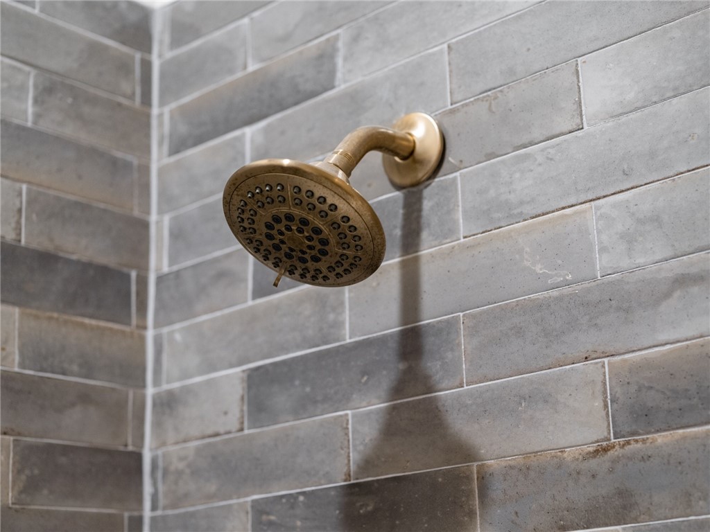 RAILROAD ADD-BENTONVILLE - Residential