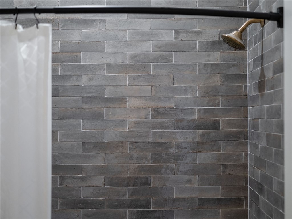 RAILROAD ADD-BENTONVILLE - Residential