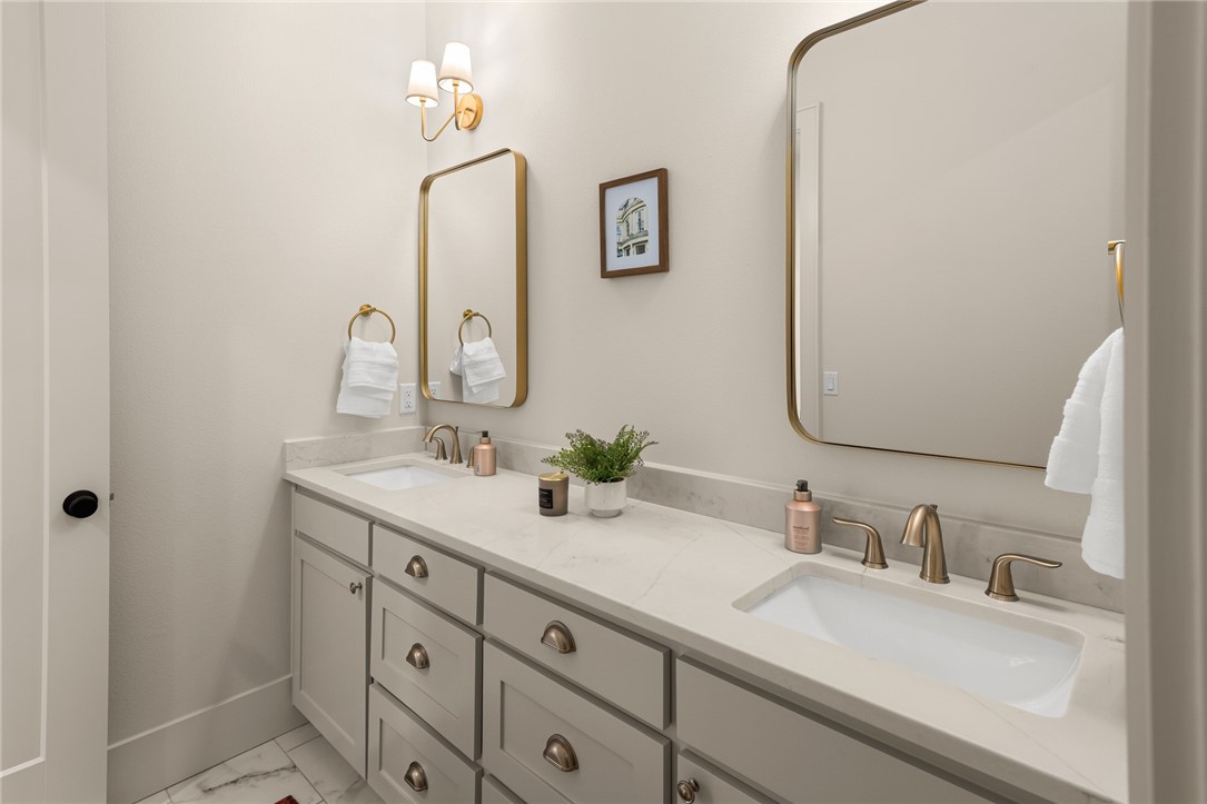 RAILROAD ADD-BENTONVILLE - Residential