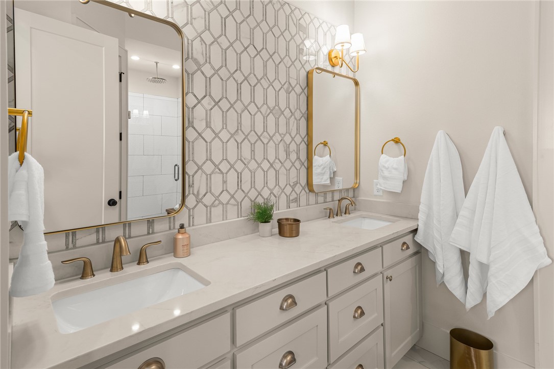 RAILROAD ADD-BENTONVILLE - Residential