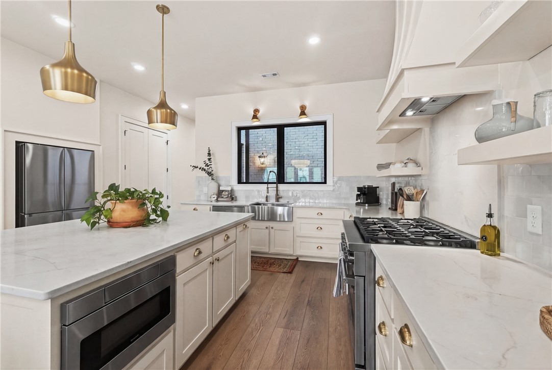RAILROAD ADD-BENTONVILLE - Residential