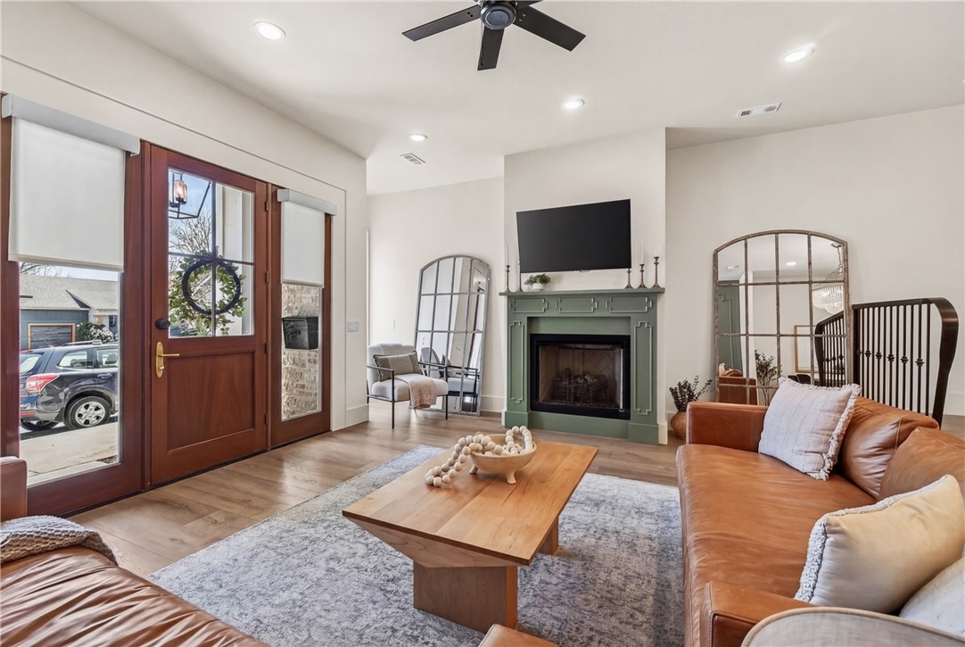 RAILROAD ADD-BENTONVILLE - Residential