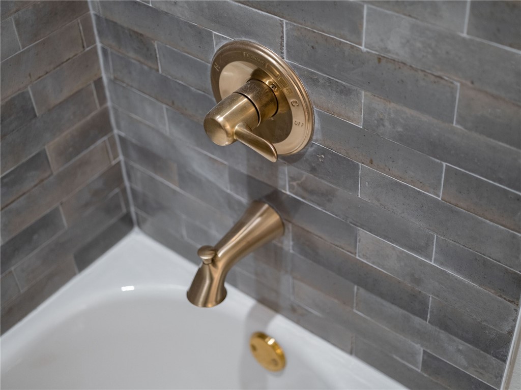 RAILROAD ADD-BENTONVILLE - Residential