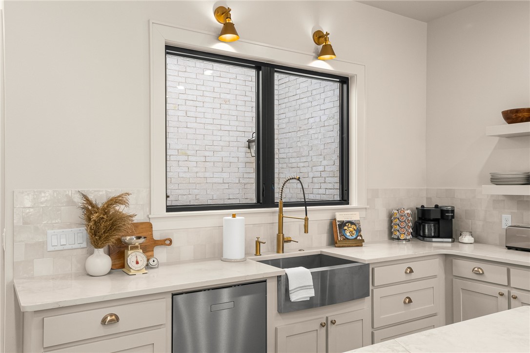 RAILROAD ADD-BENTONVILLE - Residential