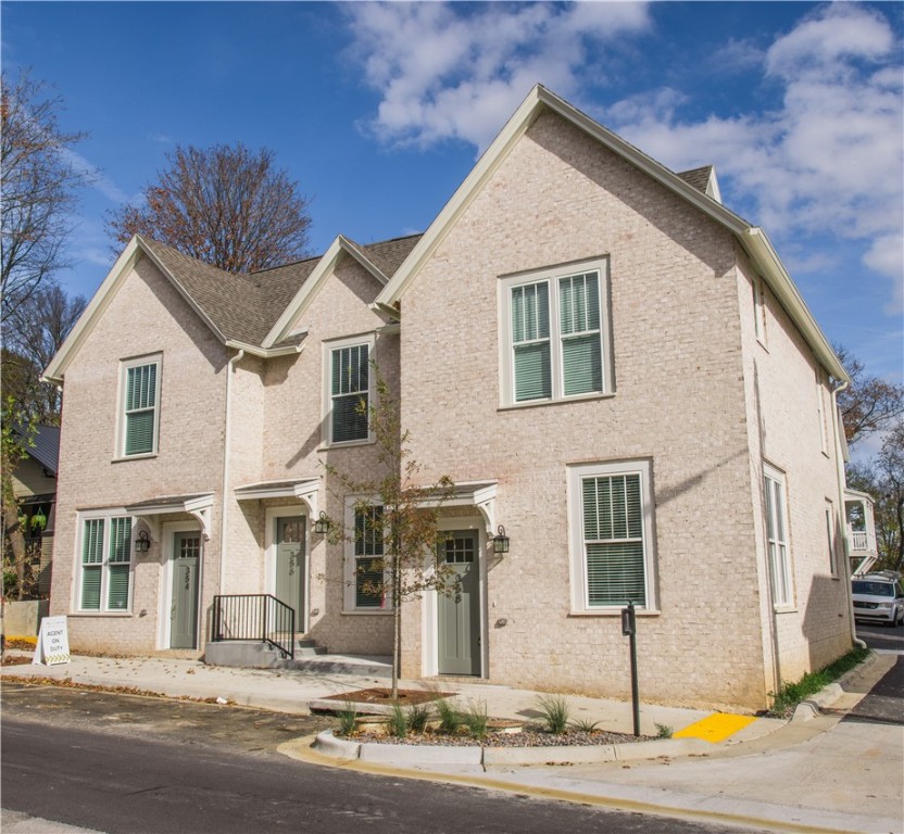 Hill Avenue Townhomes - Residential