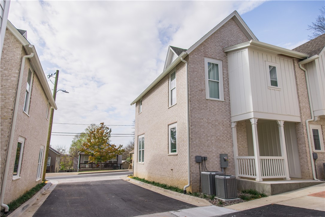 Hill Avenue Townhomes - Residential