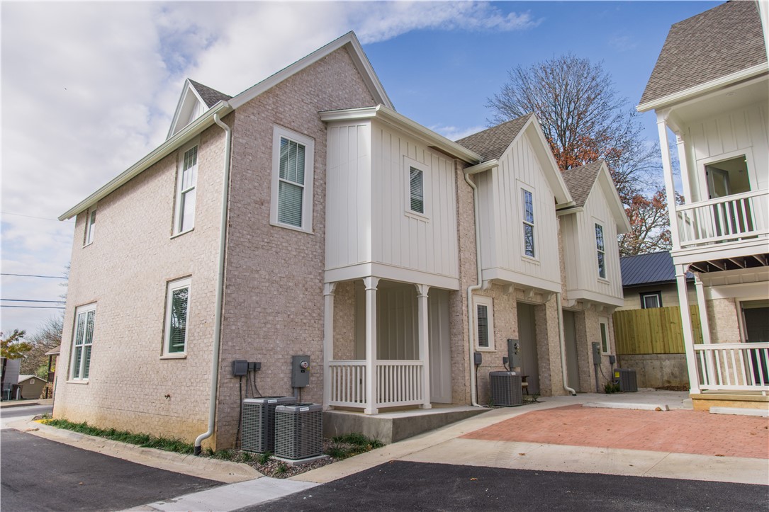 Hill Avenue Townhomes - Residential