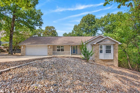 Photo of 40 Farnham Drive, Bella Vista, AR 72714 (MLS # 1361916)