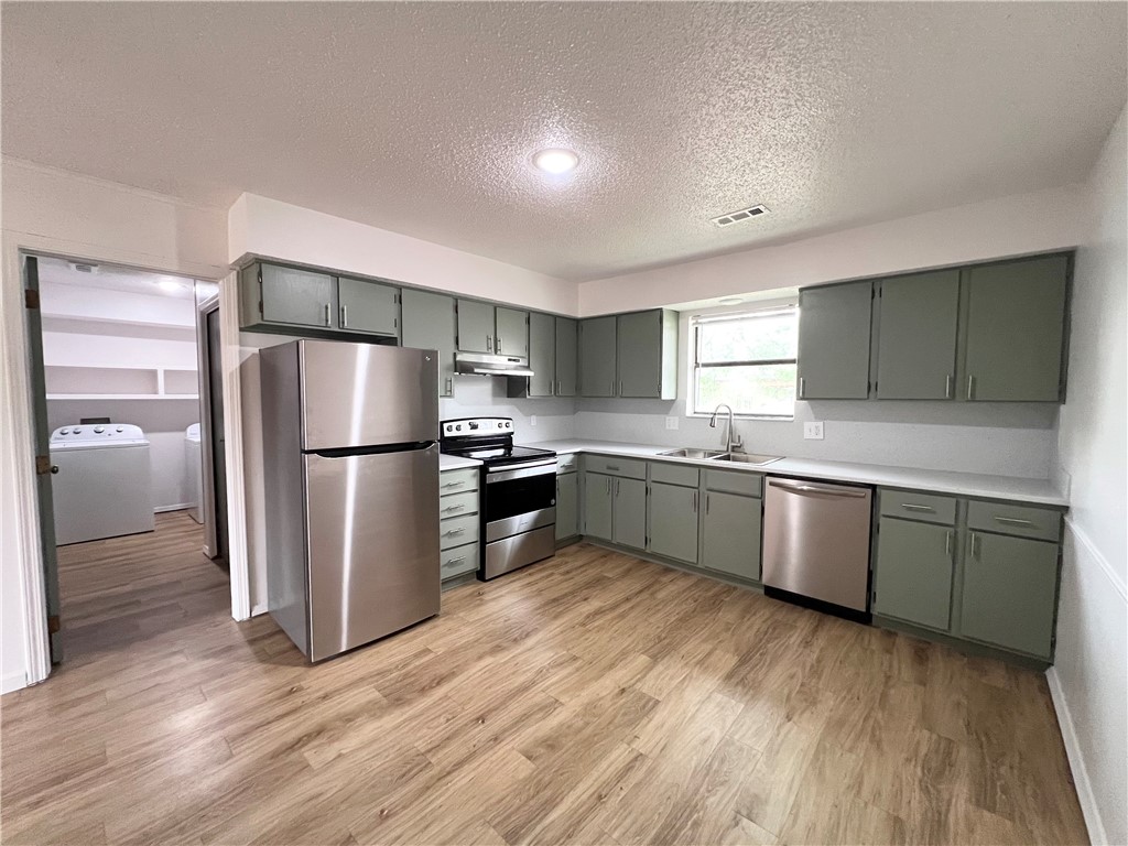 Dixieland Village 1st Add Rogers - Residential Lease