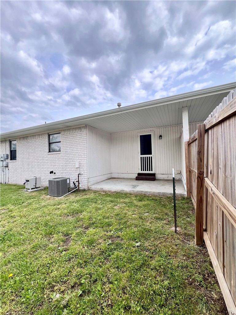 Dixieland Village 1st Add Rogers - Residential Lease