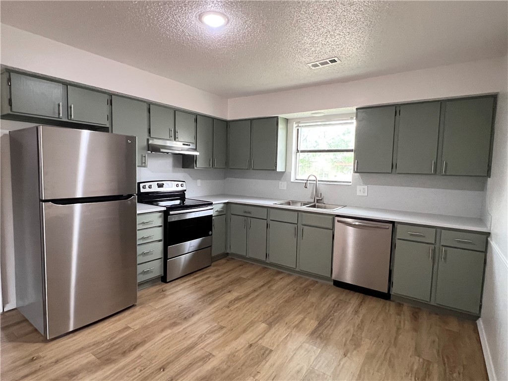 Dixieland Village 1st Add Rogers - Residential Lease