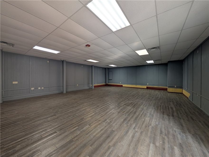 Corner Building Is 4000 SQFT, Remodeled And Is Currently Being Used As A Church Facility. Past Use Has
Also Included Arcade/Lounge And Retail / Office Space. Perfect For Numerous Use Options. High
Visibility & Traffic On The Main Corner Of Town. Plenty Of Parking. Available Now. Reach Out Today!