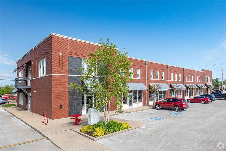 Class A Office Space located in the Heart of Downtown Bentonville, near Walmart HQ, Thaden School, and Crystal Bridges! This 1,239 SF office features, a conference, call room, kitchenette and space for open air offices.  Assigned parking, major road frontage, prime location! Spaces in this building do not open up often, take advantage of this opportunity while you can!