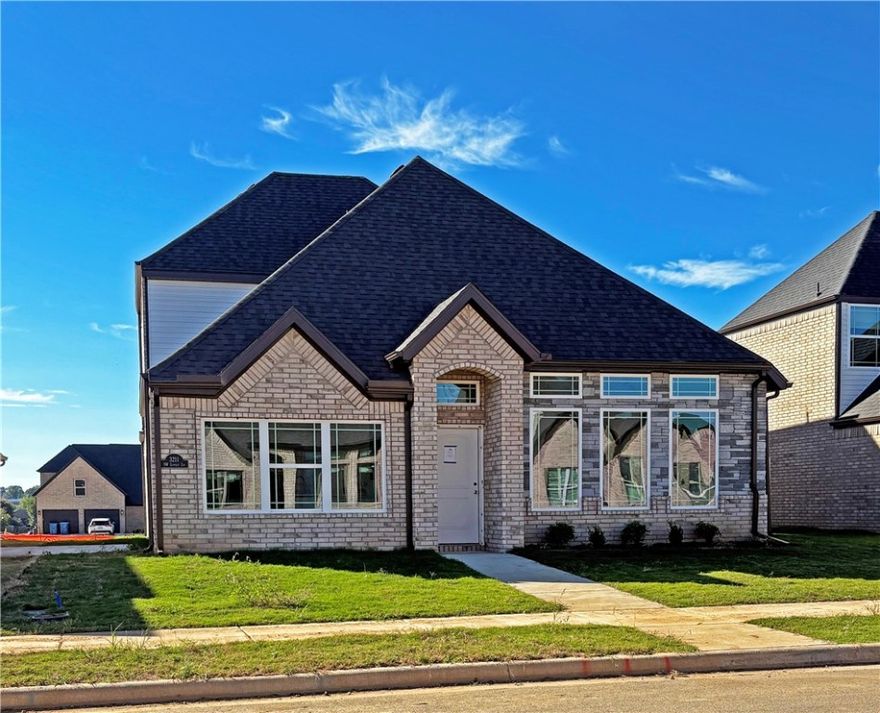 New construction 4 bedroom home with great location with easy access to Airport ,schools, shoppimg and much more. Home comes with blinds, gutters, and many more amenities.