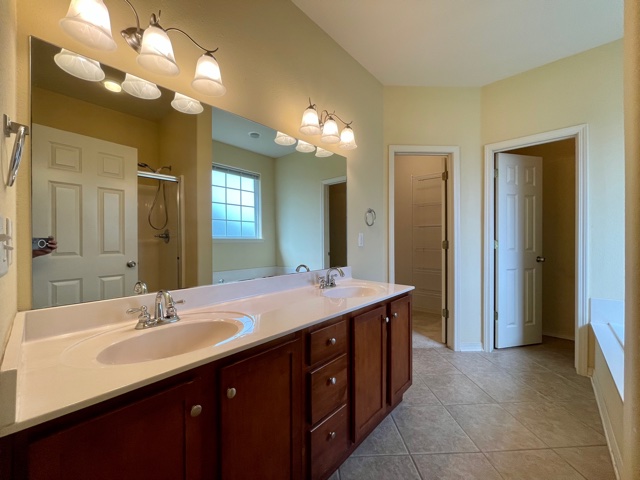 Crofton Manor Sub - Residential Lease