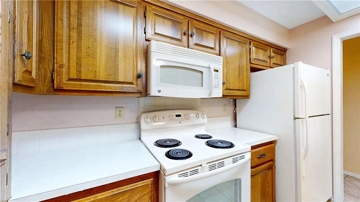 Bella Vista, Arkansas 72714, United States, 3 Bedrooms Bedrooms, ,2 BathroomsBathrooms,Residential,Pending,152495