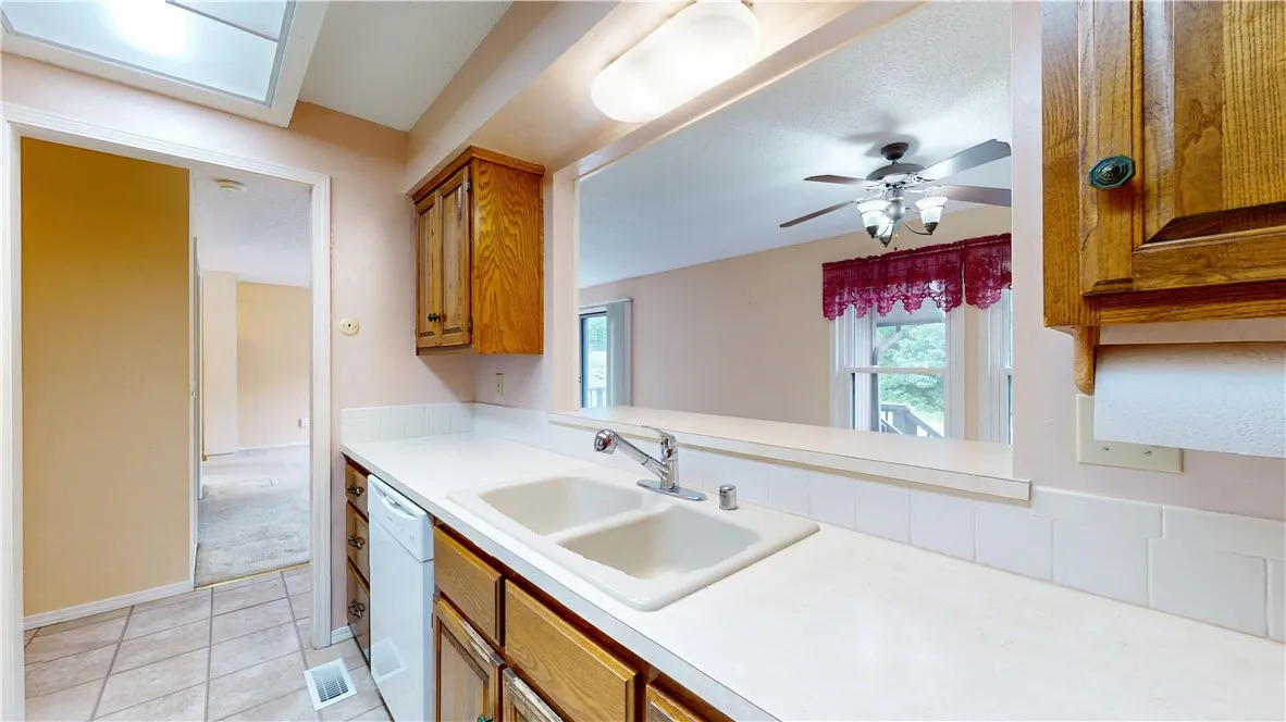 Bella Vista, Arkansas 72714, United States, 3 Bedrooms Bedrooms, ,2 BathroomsBathrooms,Residential,Pending,152495