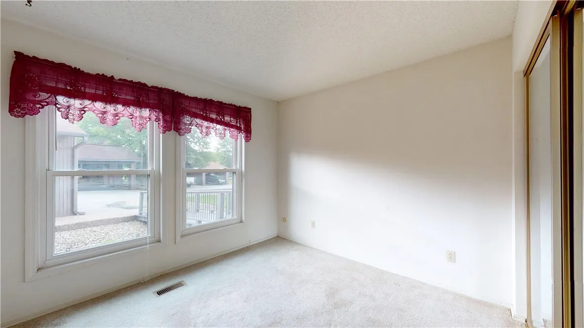 Bella Vista, Arkansas 72714, United States, 3 Bedrooms Bedrooms, ,2 BathroomsBathrooms,Residential,Pending,152495