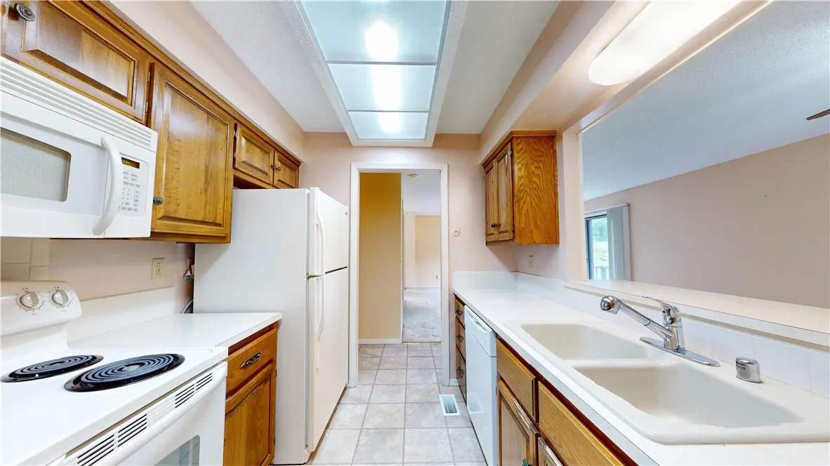 Bella Vista, Arkansas 72714, United States, 3 Bedrooms Bedrooms, ,2 BathroomsBathrooms,Residential,Pending,152495