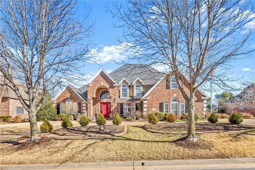 Premier NWA living awaits in this timeless yet updated Pinnacle home.  With 4 large bedrooms, 3.5 baths, a dedicated office/library AND large bonus room, this almost 4100 ft. house has plenty of room.  High cathedral ceiling with upstairs balcony overlooking the living room.  Large kitchen with hearth room living area is a great space for hosting guests, not to mention the formal dining room.  More kitchen cabinet space than most would ever need as well as updated quartz countertops.  The other side of the main floor has a beautifully detailed library/office and a private master suite tucked away.  The master bath has more than you'd expect, including a grand vaulted ceiling with coffer detail, specialized tub, custom shower and 2 large walk-in closets. Two separate stairwells lead to the upstairs bedrooms and bonus room.  There are two full baths upstairs as well.  New roof/gutters 2021. New pool 2021. New water heaters with recirculation 2021.  Whole-house automatic generator.  Five full oversized garage bays.