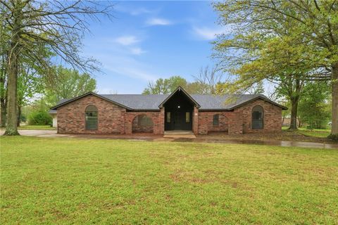 41 W Fox Run Rogers AR 72756