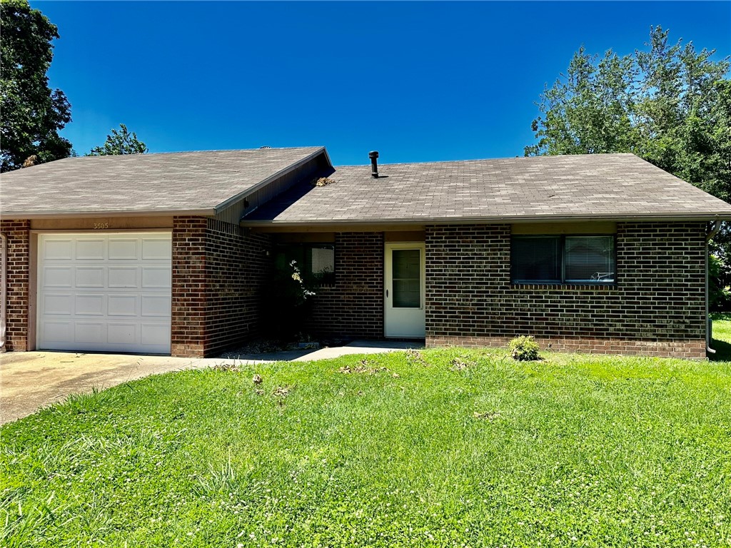 Rogers duplex with 2 bedrooms & 2 bathrooms that is conveniently located and an attached garage! Enjoy this lovely duplex that has extra storage, access to biking and walking trails as well as shopping and restaurants. This duplex is located near an elementary school. This duplex has been FRESHLY PAINTED and has BRAND NEW gorgeous flooring. Lawn care is provided by owner! Fireplace cannot be used.