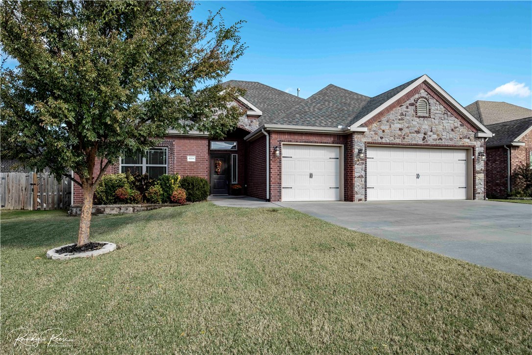 Beautiful 4 bedroom Shuber-Mitchell Built home in Willowbrook Farms Subdivision. Community park with pavillion directly behind well maintained by the POA. Granite countertops and large walk-in pantry, wood floors. master bathroom has jacuzzi tub and large shower with double shower faucets and large master closet with built-ins. backyard recently updated with deck addition and shuffleboard court.