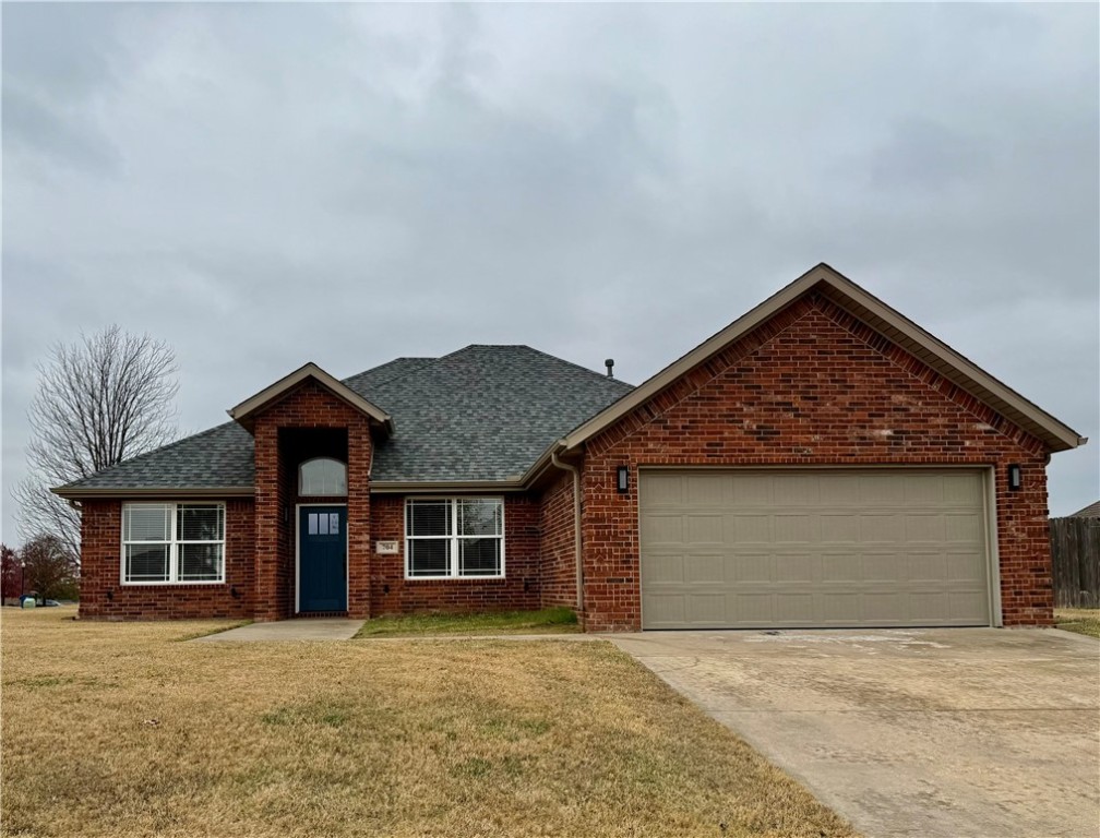 Beautiful 4 br 2 Bath home in a great Bentonville location. Located close to schools, Shopping and Bike trails! This home has been fully renovated with a modern design and ready for occupancy. Split floor plan with good sized bedrooms. New kitchen appliances, eat in kitchen, and a nice pantry. Refrigerator and washer /dryer included. Corner lot. Owner to provide lawn care and air filter replacement and pest control. Small pet negotiable with nonrefundable fee, yard is NOT fenced. Owner to manage with approved application.