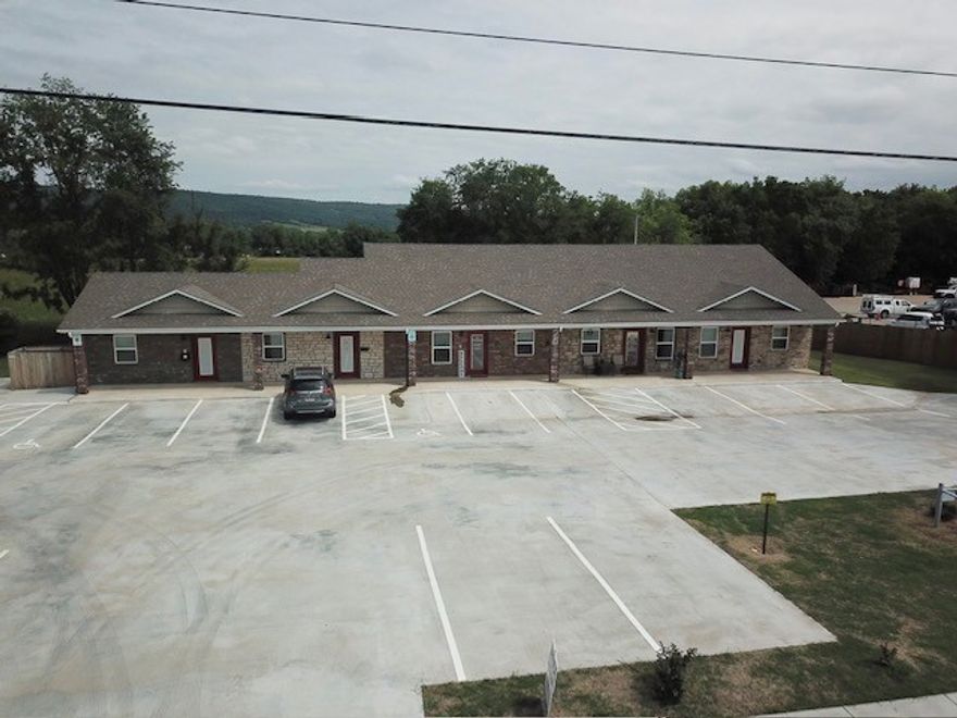Newly constructed 5-unit office building, all-brick with Hwy frontage in the fast-growing area of Farmington