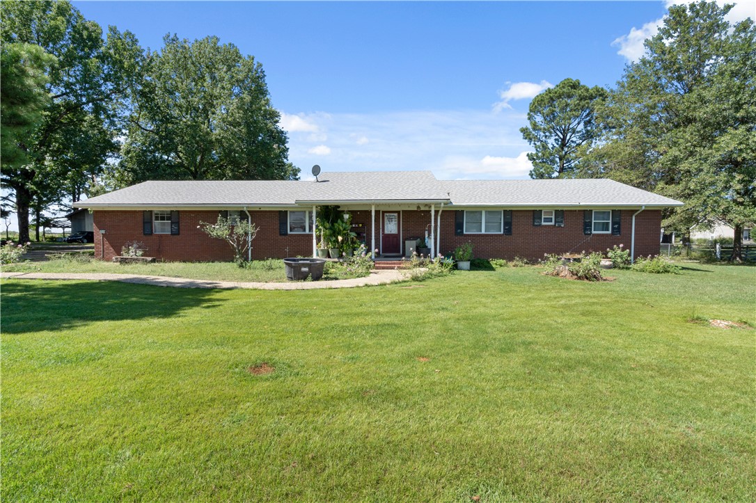 11.47 acres just minutes from the heart of Siloam Springs! HWY 59 frontage, incredible opportunity to own a nice flat usable acres. Outside of City Limits. This property has a
2,688 sq.ft. brick home, very livable home that has 2 great living areas, 3 and 1/2 bathrooms for your family. all the bedrooms have large closets. Extra large dinning room. Great location for family home plus a Business, car sales, storage building sales, car sales etc.. The west end of the property would be great for kids 4 H projects, a petting zoo, a pumpkin patch, commerical flowers
