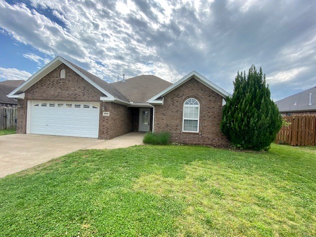 Cute 3 bedroom, 2 bath single family home with fenced backyard! Spacious living room with eat in kitchen. Walk-in closets and ceiling fans in bedrooms. Tenant pays all utilities (electric, gas, water/trash). Tenant to provide washer & dryer - also maintain lawn care. Contact listing agent for combo box code and appointments.