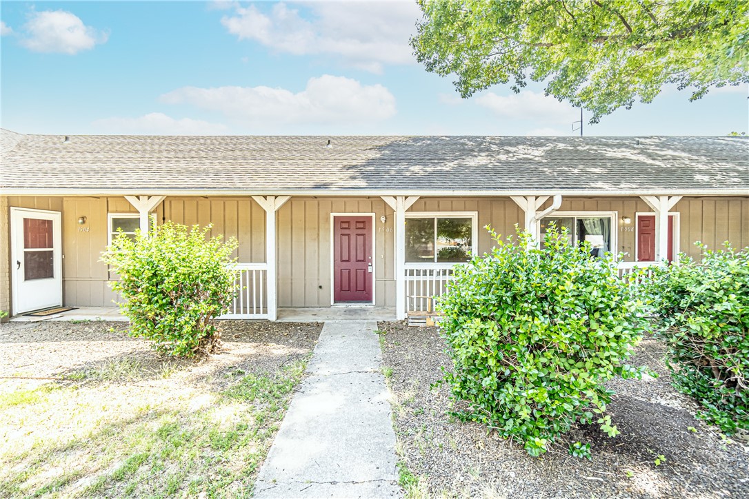Newly renovated quad plex unit in Rogers, AR, with modern finishes and premium features throughout. This cozy unit is currently getting updated flooring, cabinets, and a small facelift! It's located in a convenient location close to shopping, dining, and entertainment options. Make this updated and affordable property your new home today!