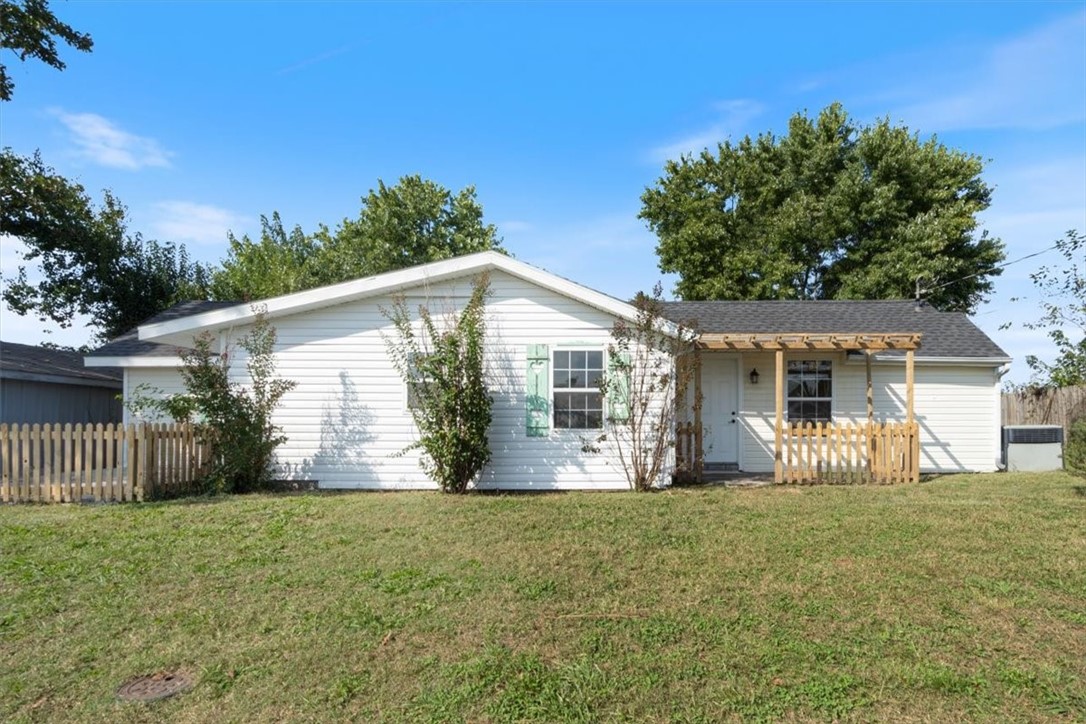 Cozy cottage on a quiet street minutes from downtown Rogers. This 2 bedroom, 2 bath home features updated bathrooms, great natural light, a large backyard, and a storage building ---- come see to believe. Great starter home or investor property for rental.