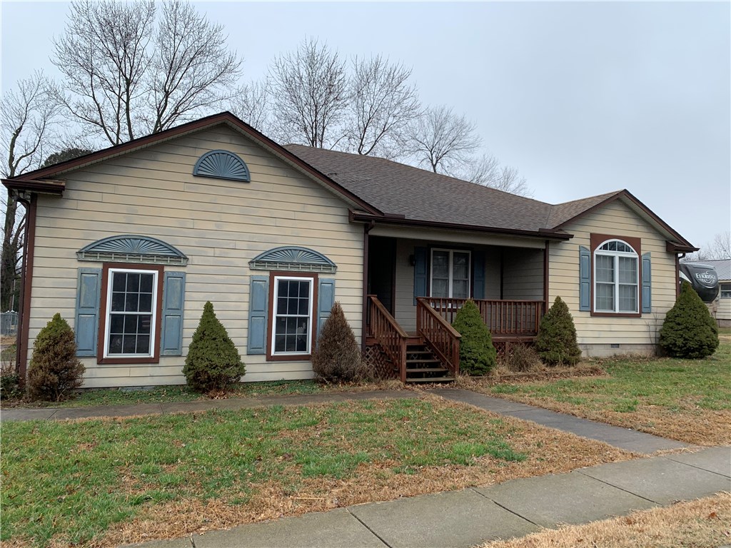 Come and check this house, 3 bedroom with an extra room, could be used as a 4th bedroom or office, nice corner lot, house was built in 2005. big house for the price. come and check it out before is gone.