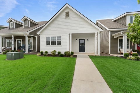 Photo of 830 NE Heights Lane, Bentonville, AR 72712 (MLS # 1358099)