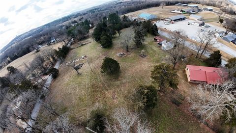 Photo of 4070 N Old Wire Road, Fayetteville, AR 72703 (MLS # 1333308)