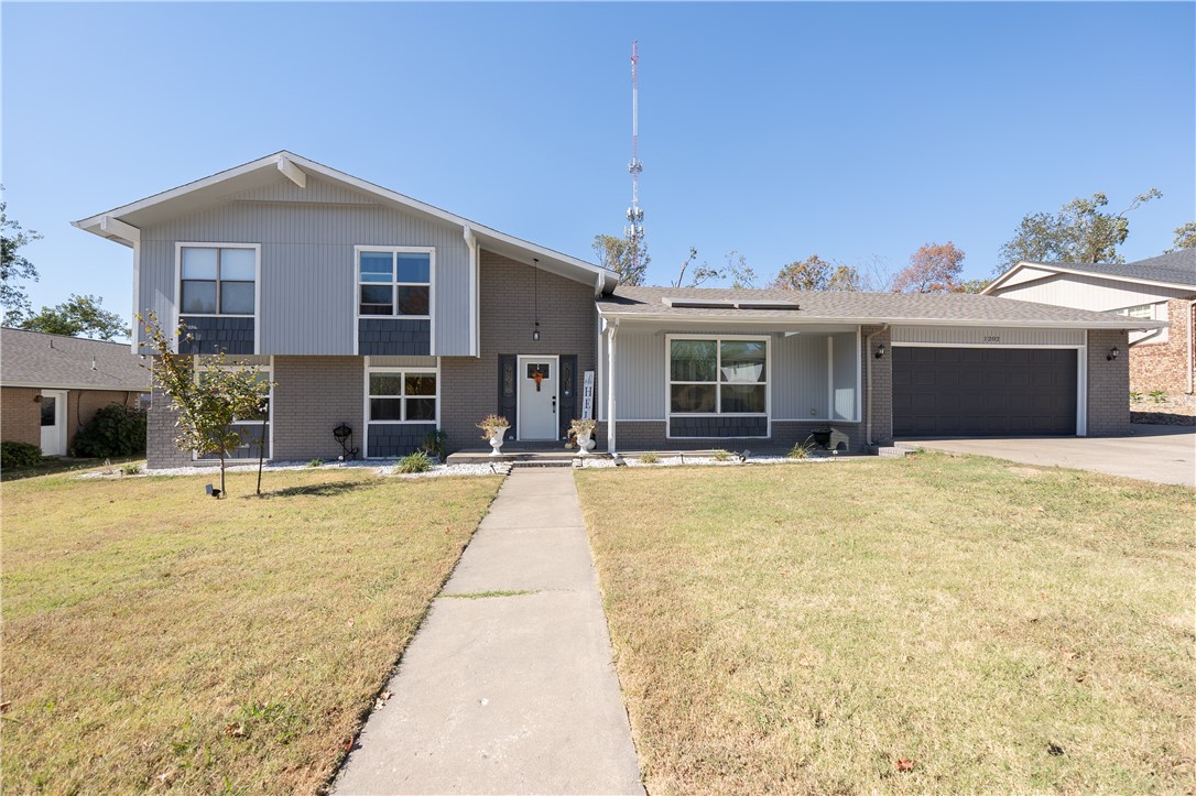 Stunning home in sought-after Rogers, Arkansas with an in-ground pool! This spacious 3-bedroom, 2.5-bath home offers modern living and outdoor entertainment, perfect for hosting. Inside, you'll find two living rooms, an updated kitchen, and a large master bedroom with a balcony. The backyard features a pool and a covered deck for year-round enjoyment. An unfinished shop offers potential for a pool house, workshop, or more. NEW gutters and pool pump installed June 2025. Located just minutes from Downtown Rogers, Lake Atalanta, The Railyard Bike Park, and great schools, this home is a must-see!