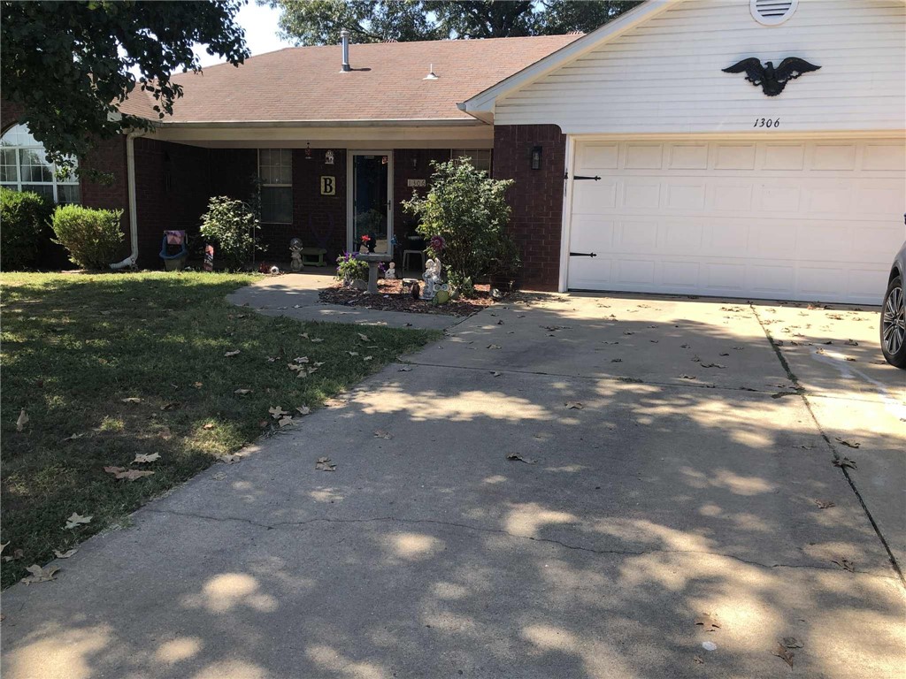 Custom built home, split floor plan, open floor concept, cathedral ceilings, tray ceiling in the master bedroom, huge walk-in closets, privacy fenced backyard, 12x20 storage building, this 3 bdr, 2 bth has it all. The a/c unit, hot water heater & stainless steel dishwasher all replaced in the last 2 years. A must see to appreciate.