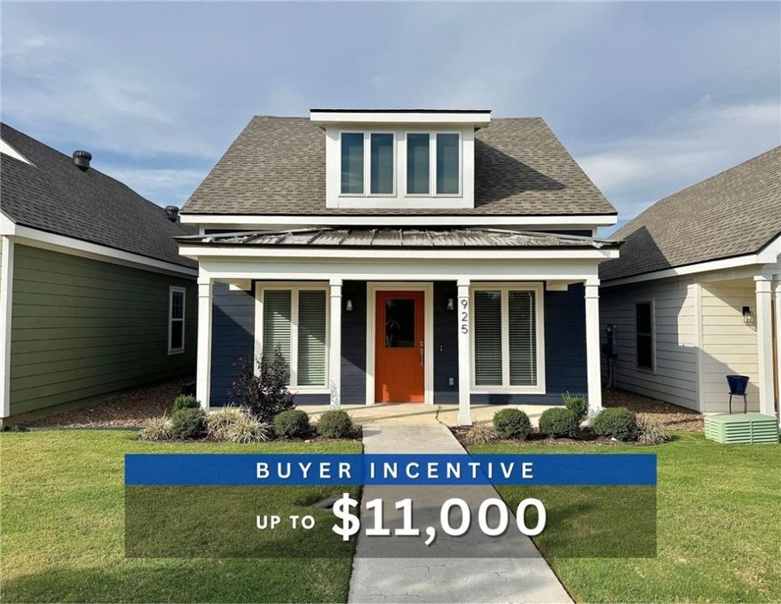 Unbeatable location near Crystal Bridges Museum, the Alice Walton School of Medicine, Downtown Bentonville & Walmart’s new campus. Enjoy a vibrant community with top-tier amenities, including a clubhouse, pool, pickleball court, dog park, yard maintenance & access to the countries top premier mountain biking trails. Faulkner floor plan boasts LVP flooring, crown molding, blinds, ample storage & quality throughout. The living room & dining area offer a seamless open floor plan, perfect for entertaining, with abundant natural light & smooth flow into the chef’s kitchen. Chef’s kitchen features 3cm granite countertops, Frigidaire stainless steel appliances, refrigerator, a pantry, tons of storage & abundant natural light. Spacious primary suite includes a perfect ensuite bathroom with walk-in tile shower, double sinks, & large walk-in closet. Patio perfect for entertaining! Oversized garage with ample storage. Staged home at 915 Heights.