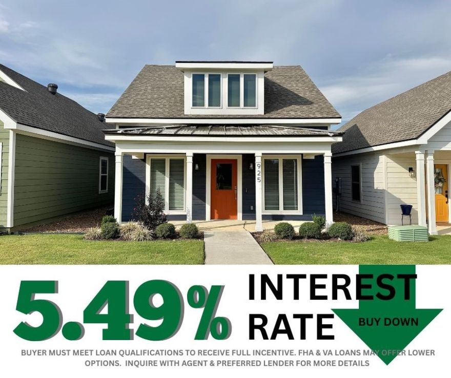5.49% INTEREST RATE/BUY DOWN! Unbeatable location near Crystal Bridges Museum, the Alice Walton School of Medicine, Downtown Bentonville & Walmart’s new campus. Enjoy a vibrant community with top-tier amenities, including a clubhouse, pool, pickleball court, dog park, yard maintenance & access to the countries top premier mountain biking trails. Faulkner floor plan boasts LVP flooring, crown molding, blinds, ample storage & quality throughout. The living room & dining area offer a seamless open floor plan, perfect for entertaining, with abundant natural light & smooth flow into the chef’s kitchen. Chef’s kitchen features 3cm granite countertops, Frigidaire stainless steel appliances, refrigerator, a pantry, tons of storage & abundant natural light. Spacious primary suite includes a perfect ensuite bathroom with walk-in tile shower, double sinks, & large walk-in closet. Patio perfect for entertaining! Oversized garage with ample storage. Staged home at 915 Heights.