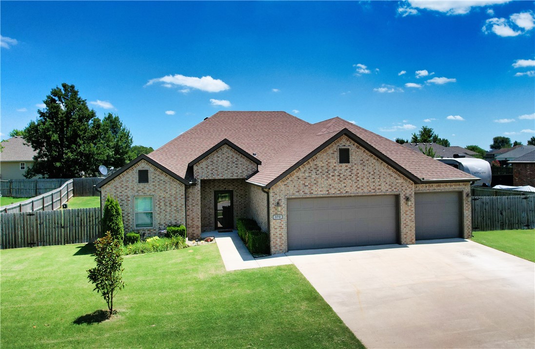 Fabulous location in the highly sought-after Pea Ridge community! This spacious 4-bed, 2-bath all-brick home (built in 2020) sits in a charming, established neighborhoodājust steps from scenic trails and minutes to shopping, dining, & the business district. Inside this lovely home, enjoy custom cabinetry, granite countertops, energy-efficient stainless steel appliances, a gas fireplace, a luxury tiled walk-in shower, & an attached 3-car garage. Outside, relax on the extended covered deck or utilize the bonus shopāideal for hobbies, storage, or a creative retreat. Style, comfort, and locationāschedule your showing today!