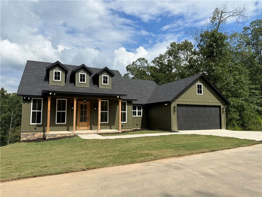 Prime Bella Vista Location — Golf, Lake, and Recreation just minutes away!
Live where convenience meets tranquility in this 3-bedroom(+ office) 2-bath home on a 0.39-acre wooded lot. Enjoy custom built-ins, quartz countertops, and ceramic tile inside, plus a deck overlooking the trees for peaceful mornings and relaxing evenings.
All the best of Bella Vista is within minutes: 4 min to Bella Vista Country Club, 5 min to Lake Windsor, 2 min to Branchwood Recreation Center, 10 min to Walmart and shopping. Trails, parks, and other recreation spots are right around the corner.
Whether it’s your primary residence or a weekend getaway, this property offers the perfect blend of proximity to your needs, and unmatched privacy.